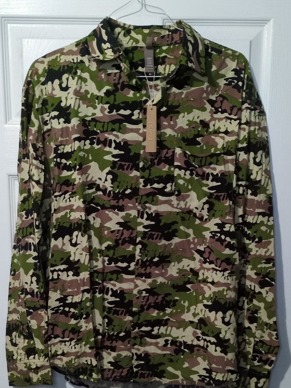 Unisex Sz XS Camo Button-Up Shirt Skims Green Camouflage NWT